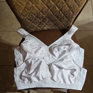 Lot Of 2 Playtex 18 Hour Ultimate Shoulder Comfort Wireless Bras Full Coverage
